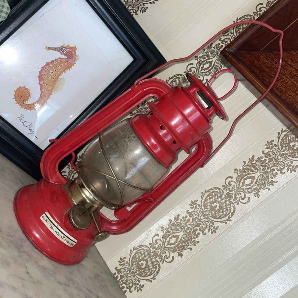 V&O No. 76 Red Metal Glass‎ Kerosene Lantern Portable ER Light Grid Loss Camping